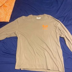 2x Whataburger shirt